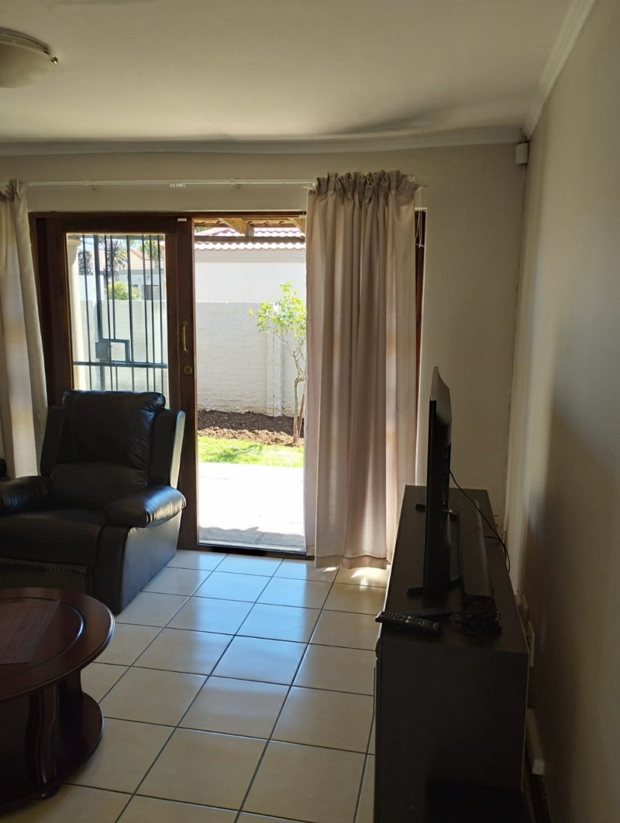 2 Bedroom Property for Sale in Langenhovenpark Free State